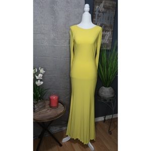 Yellow stretchy maxi dress ☀️